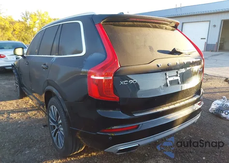 2021 Volvo Xc90 T6 Momentum 7 Passenger z USA, uszkodzony, nr VIN YV4A22PK1M1723662